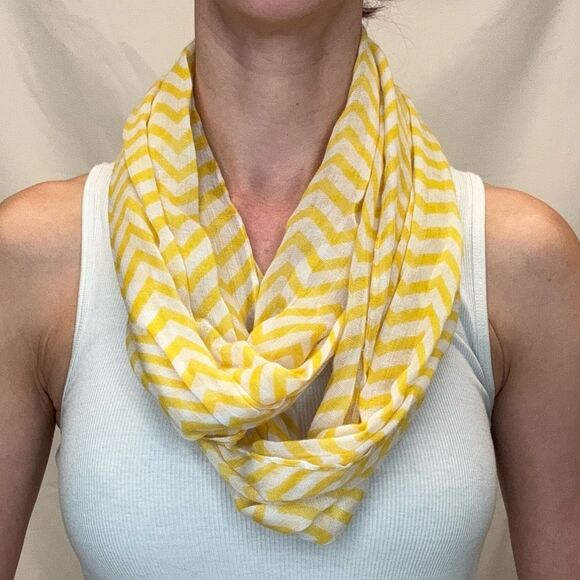 Unbranded Women's Infinity Neck Scarf Sheer Yellow White Chevron Zig Zag Light - Picture 1 of 7
